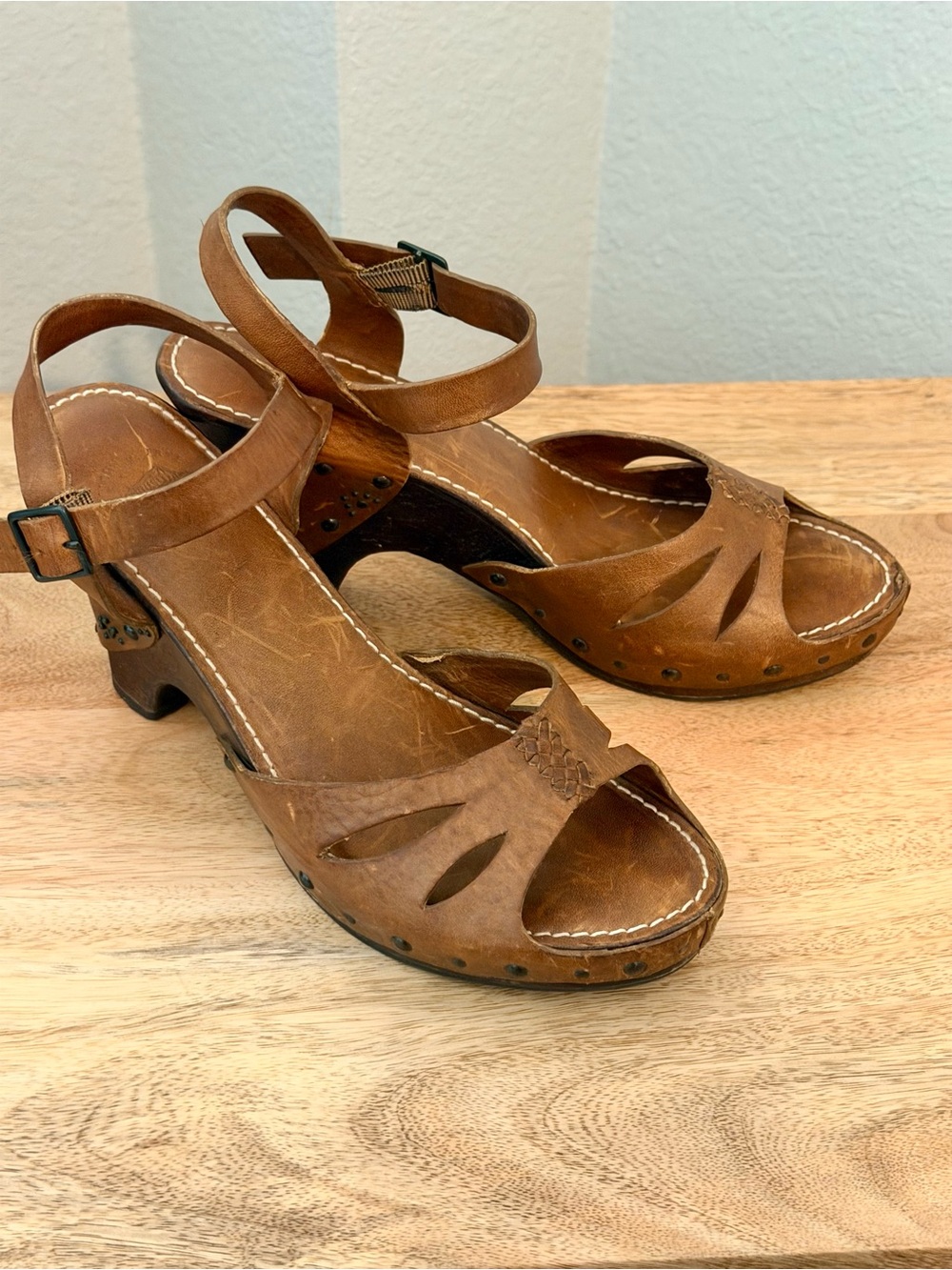 John A Frye Leather Studded Wedge Heel - Size 7.5 - Vintage/Rare